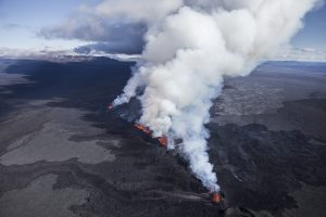 15-incredible-photographs-of-the-holuhraun-volcano-in-iceland-10
